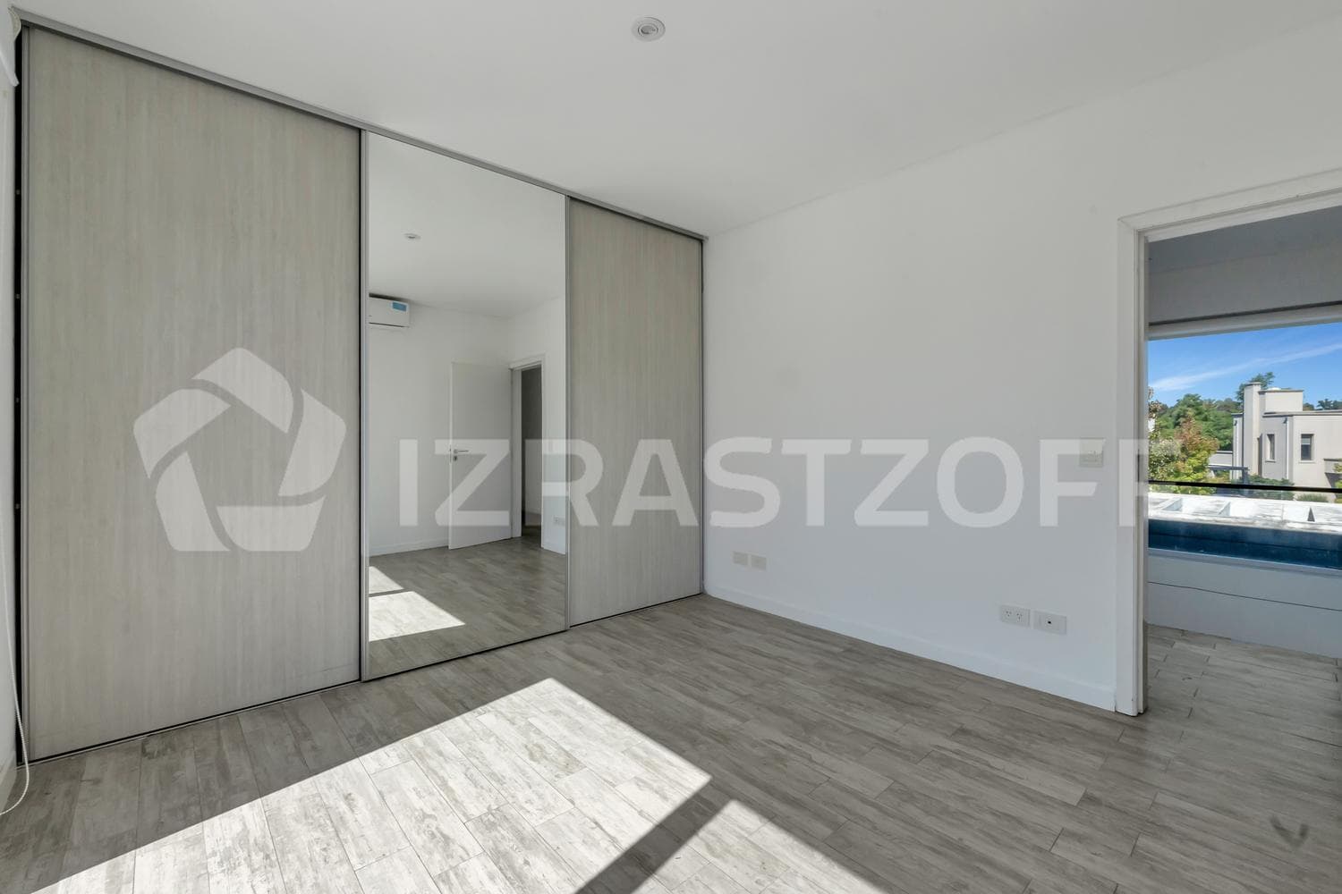 Casa en VENTA sobre lote central en Ayres Plaza