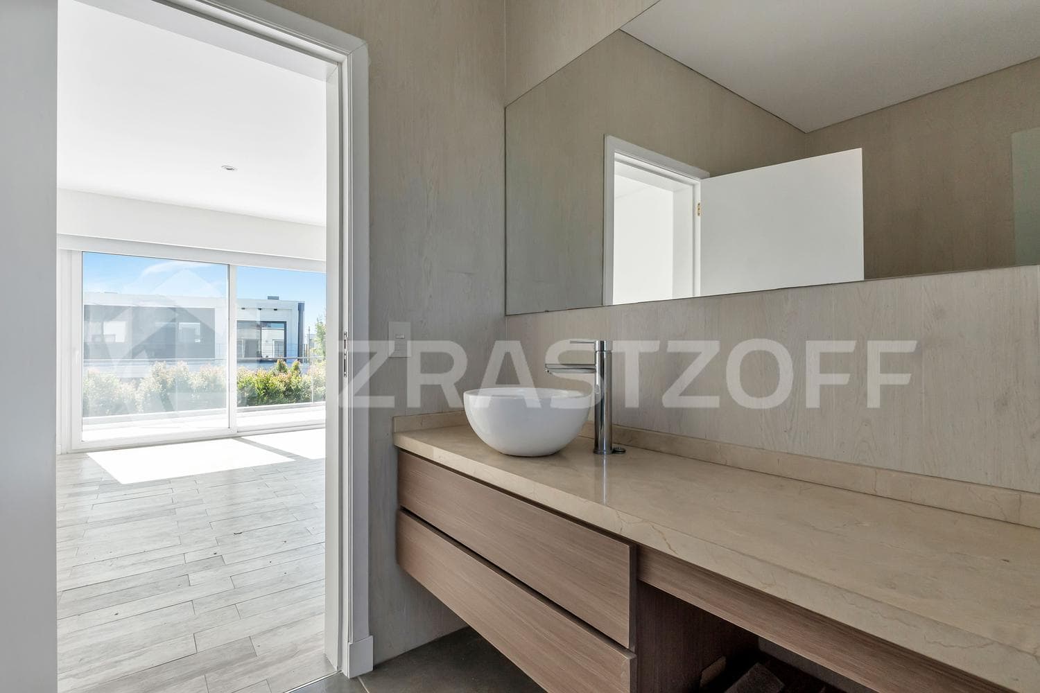 Casa en VENTA sobre lote central en Ayres Plaza