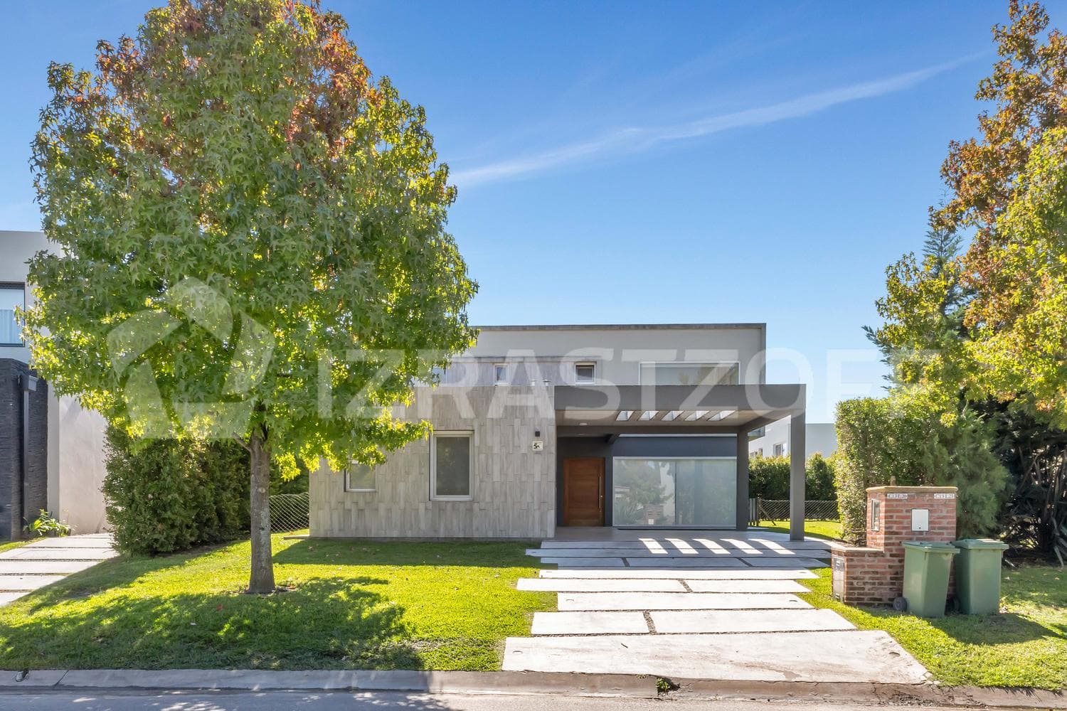 Casa en VENTA sobre lote central en Ayres Plaza