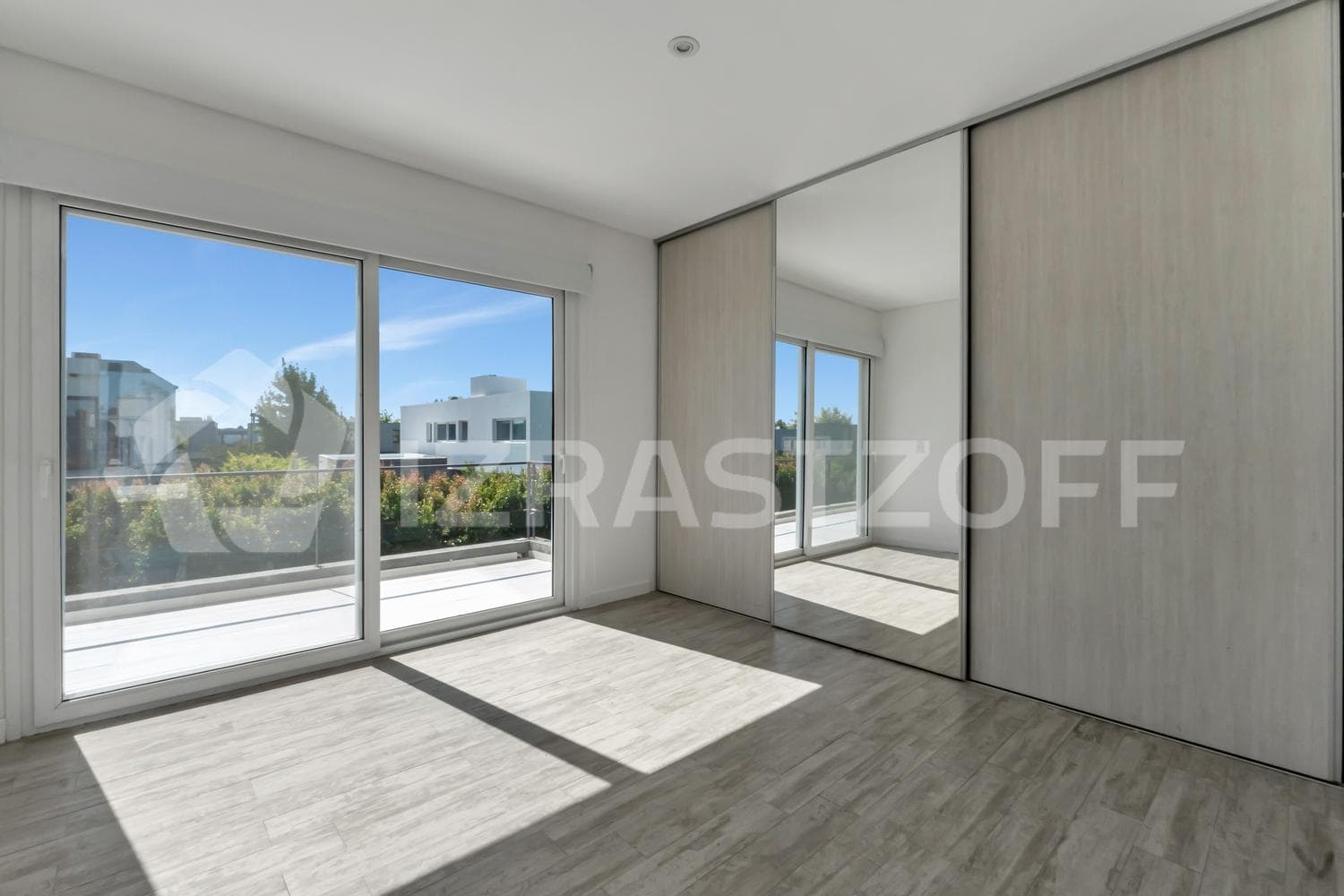 Casa en VENTA sobre lote central en Ayres Plaza
