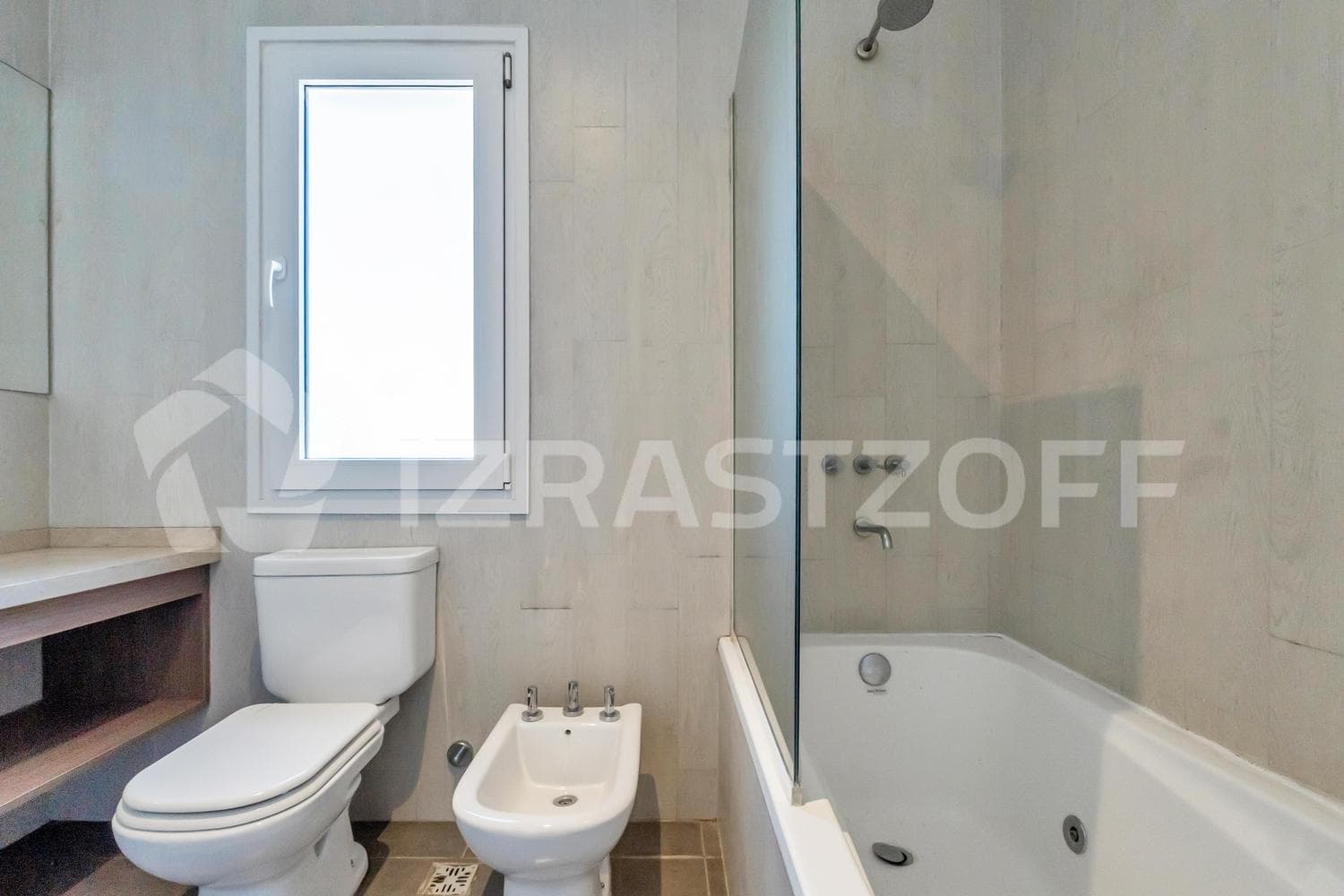 Casa en VENTA sobre lote central en Ayres Plaza