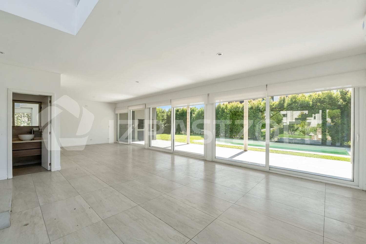 Casa en VENTA sobre lote central en Ayres Plaza