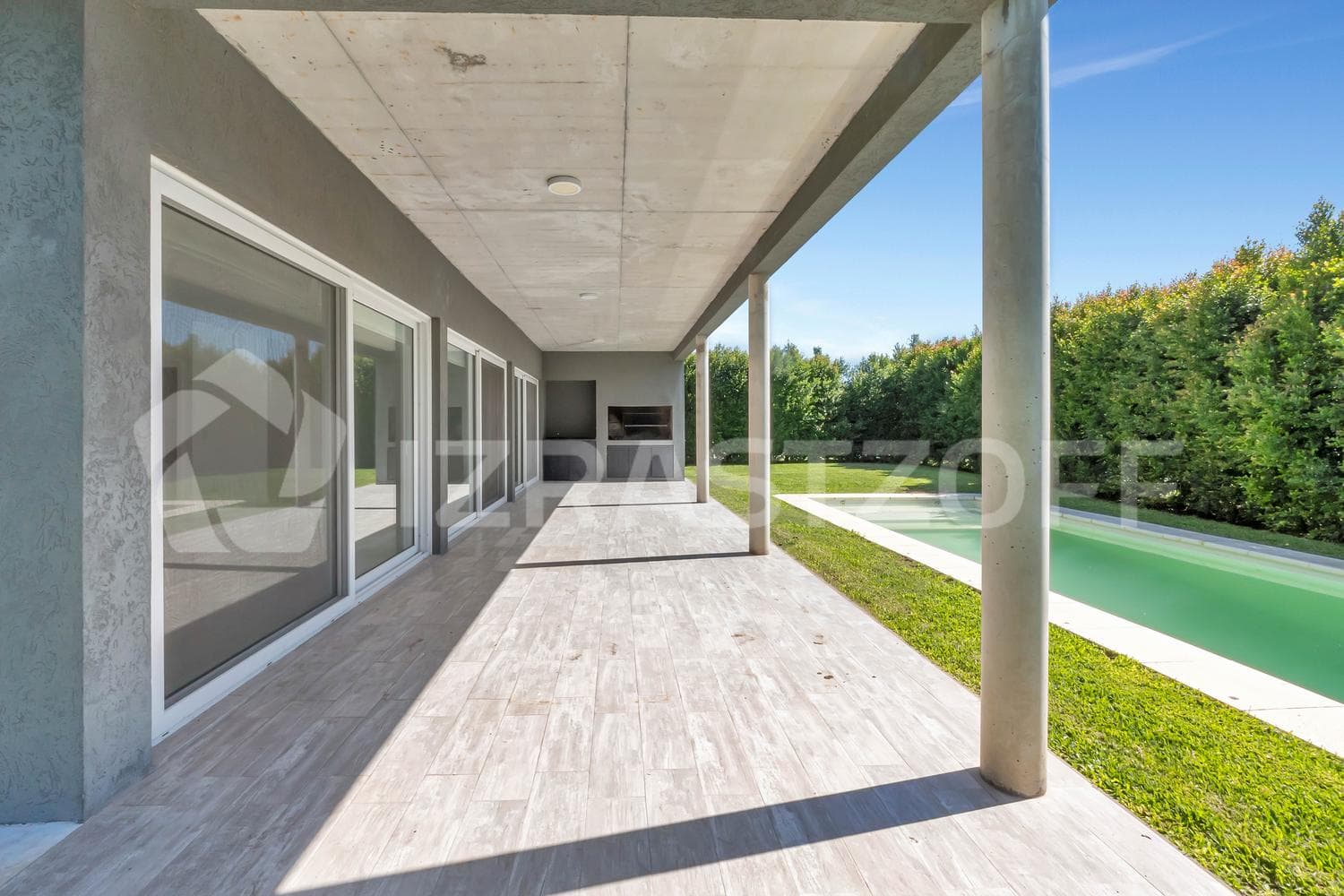 Casa en VENTA sobre lote central en Ayres Plaza