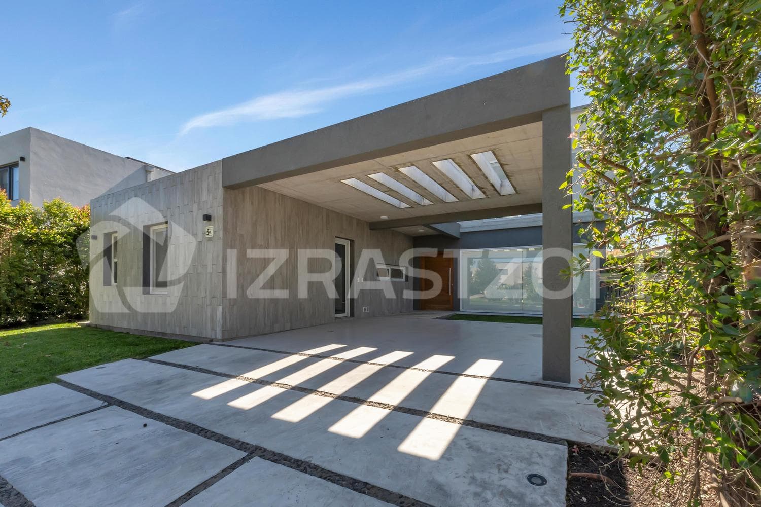 Casa en VENTA sobre lote central en Ayres Plaza