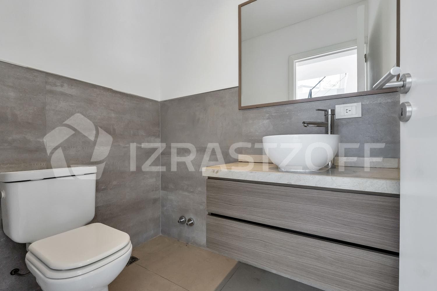 Casa en VENTA sobre lote central en Ayres Plaza