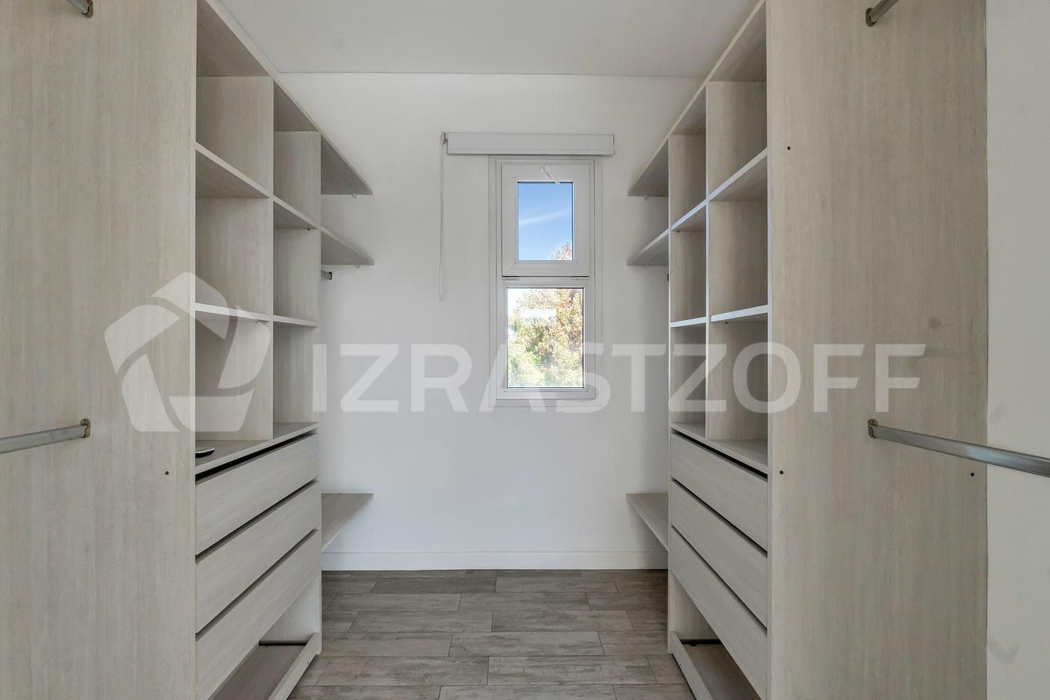 Casa en VENTA sobre lote central en Ayres Plaza