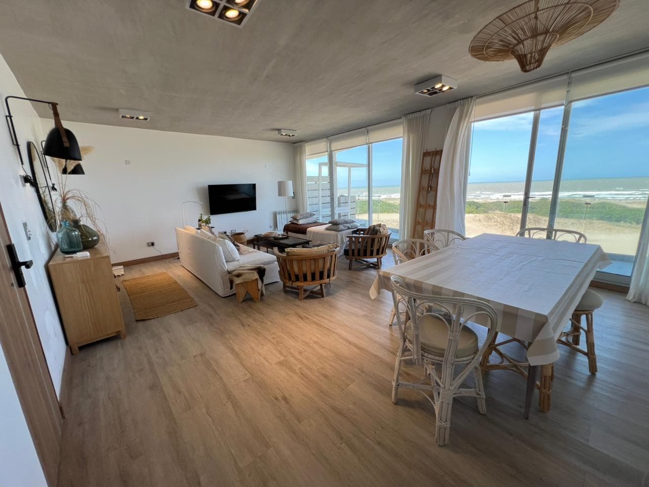 3-Bedroom Apartment in Northbeach, Next to Costa Esmeralda, Partido de la Costa
