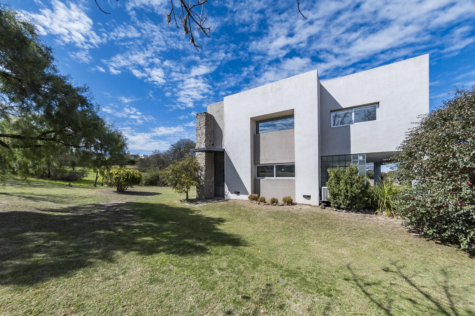 Casa en Venta - 3 Dormitorios con Piscina y Gran Parque - Country Causana