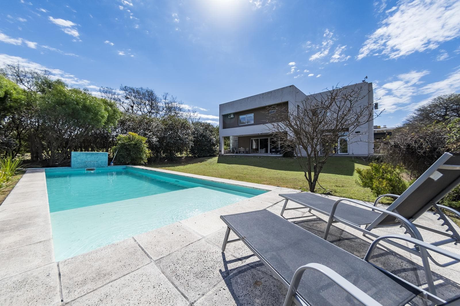 Casa en Venta - 3 Dormitorios con Piscina y Gran Parque - Country Causana