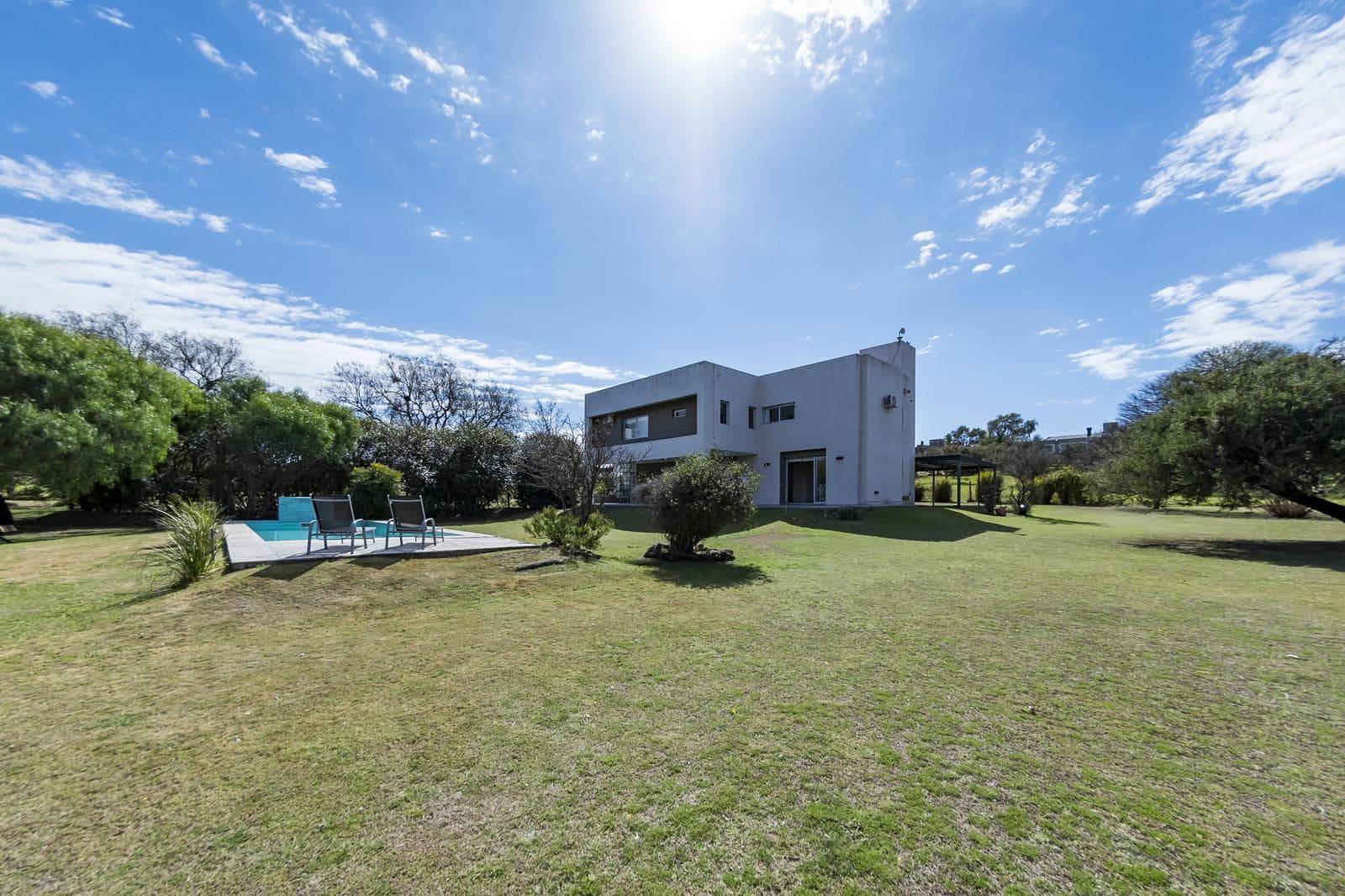 Casa en Venta - 3 Dormitorios con Piscina y Gran Parque - Country Causana