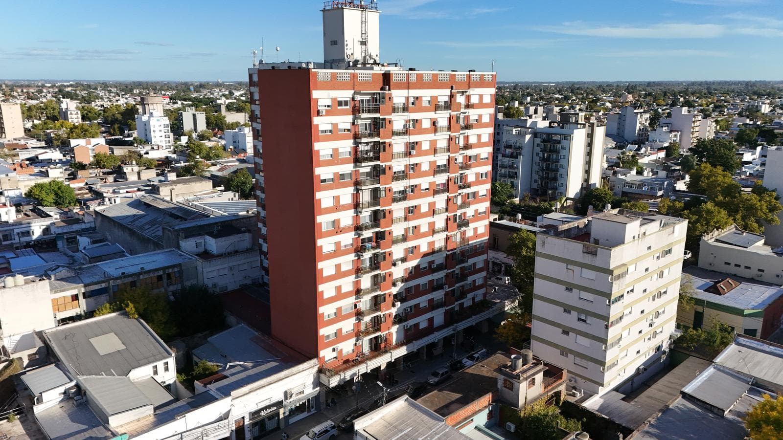 3-room apartment for sale, with a balcony and laundry room. Right in the heart of Zarate