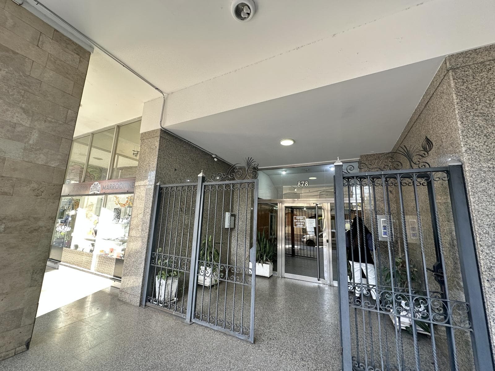 3-room apartment for sale, with a balcony and laundry room. Right in the heart of Zarate