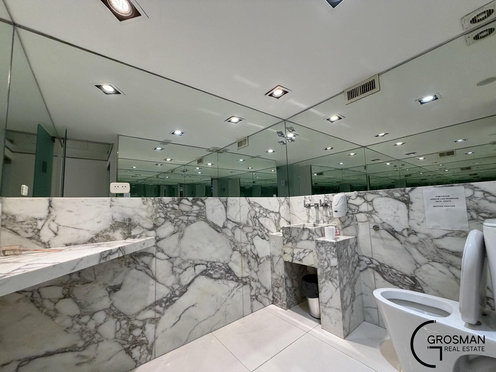 AAA Premium Office Space for Rent (Cosmetic Clinic) in Recoleta!