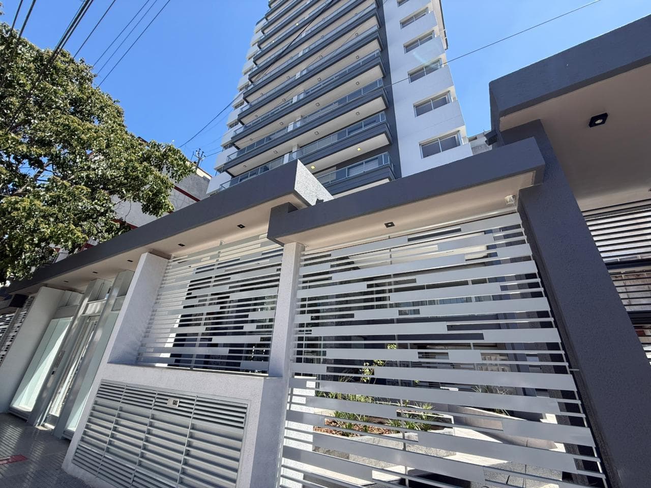 BRAND-NEW 2-ROOM APARTMENT FOR SALE WITH AMENITIES AND PARKING SPACE IN DOWNTOWN QUILMES