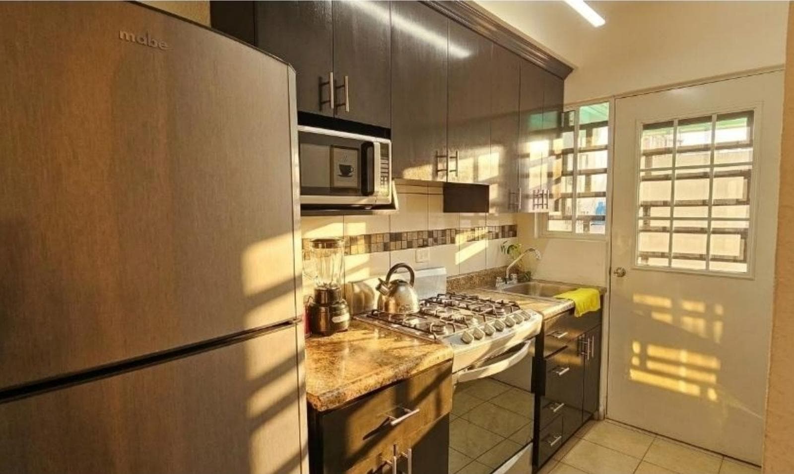 House for Rent in Lomas de Terrabella, Jardín Dorado, Tijuana
