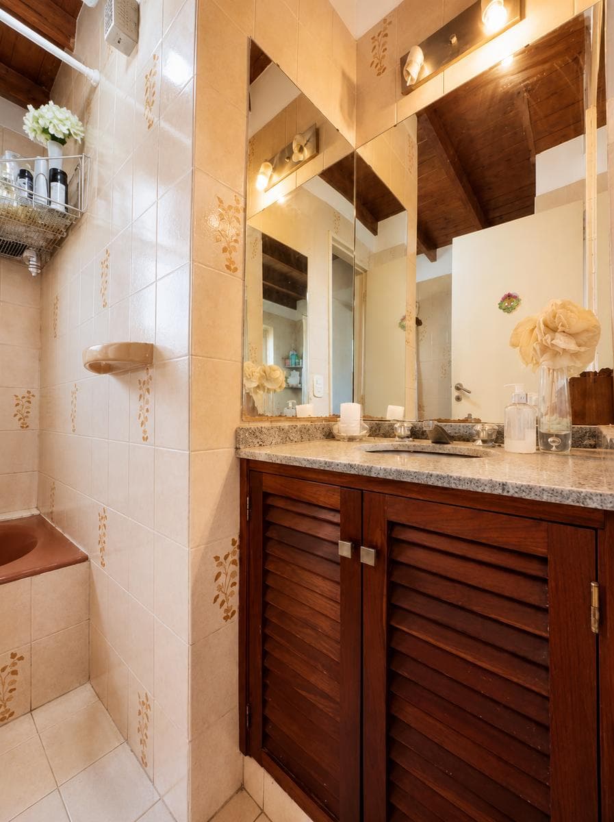 5-Room Apartment for Sale in Avellaneda