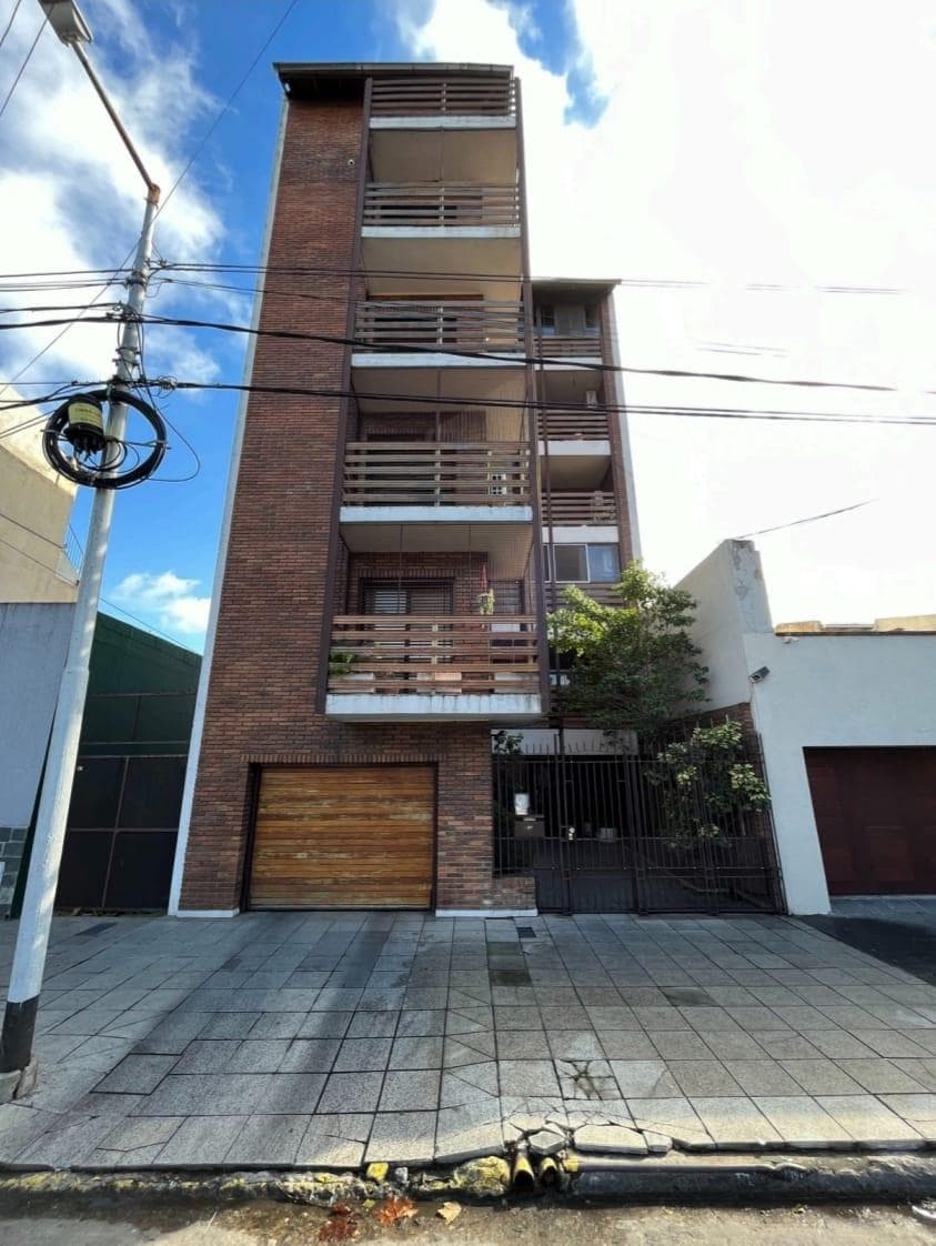 5-Room Apartment for Sale in Avellaneda