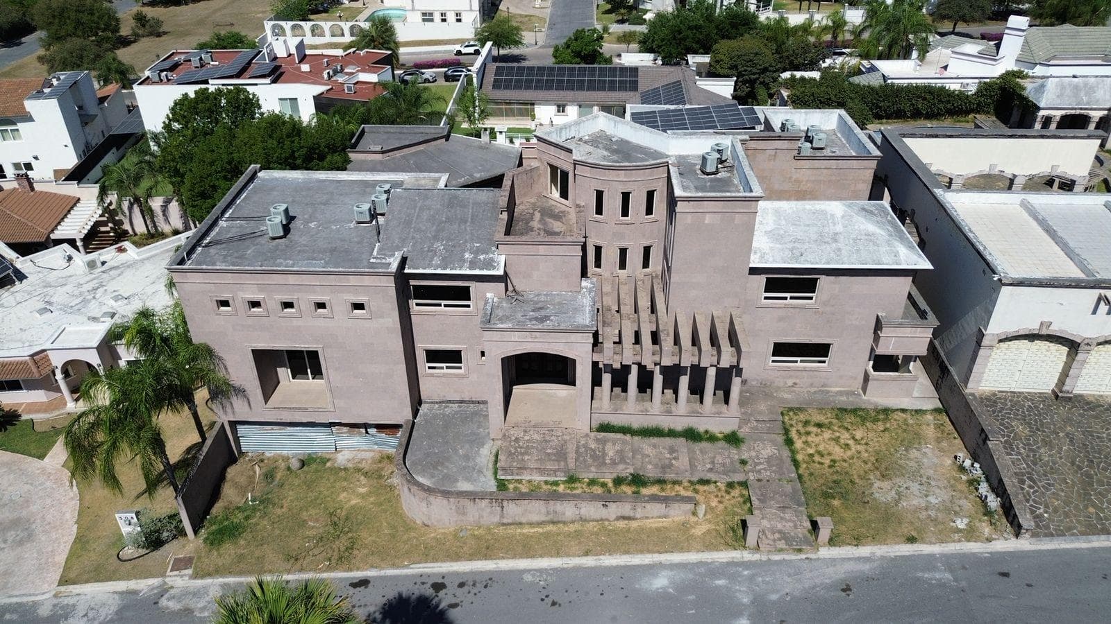 HOUSE FOR SALE IN THE PORTAL DEL HUAJUCO NEIGHBORHOOD—NATIONAL HIGHWAY—MONTERREY