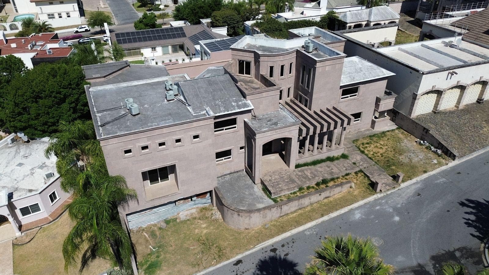 HOUSE FOR SALE IN THE PORTAL DEL HUAJUCO NEIGHBORHOOD—NATIONAL HIGHWAY—MONTERREY