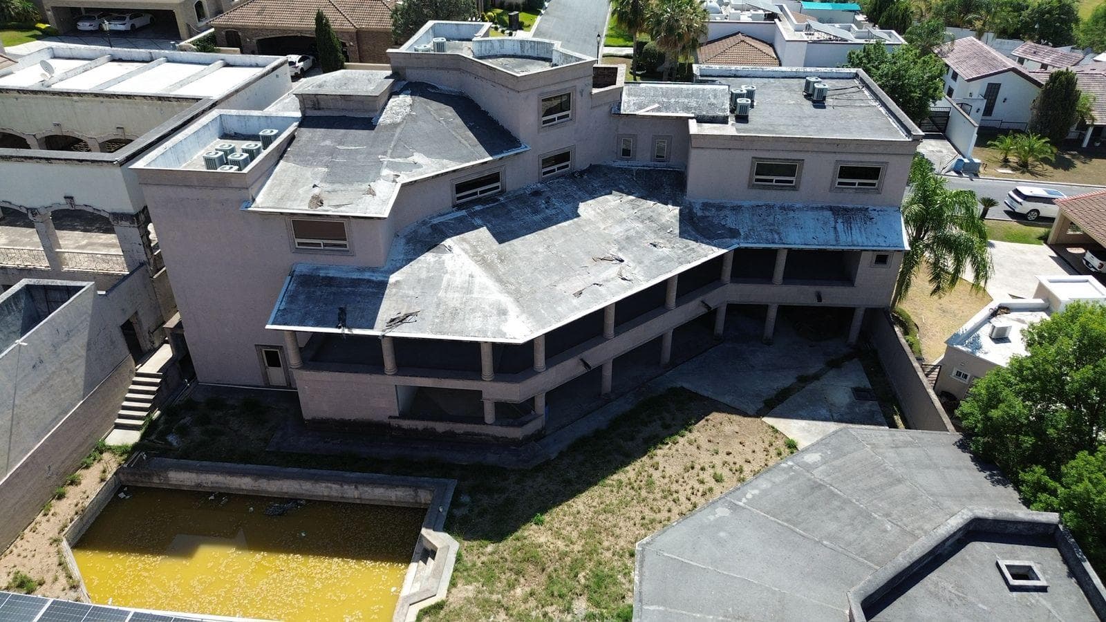 HOUSE FOR SALE IN THE PORTAL DEL HUAJUCO NEIGHBORHOOD—NATIONAL HIGHWAY—MONTERREY