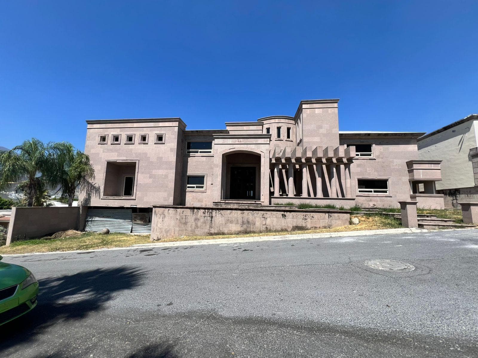 HOUSE FOR SALE IN THE PORTAL DEL HUAJUCO NEIGHBORHOOD—NATIONAL HIGHWAY—MONTERREY