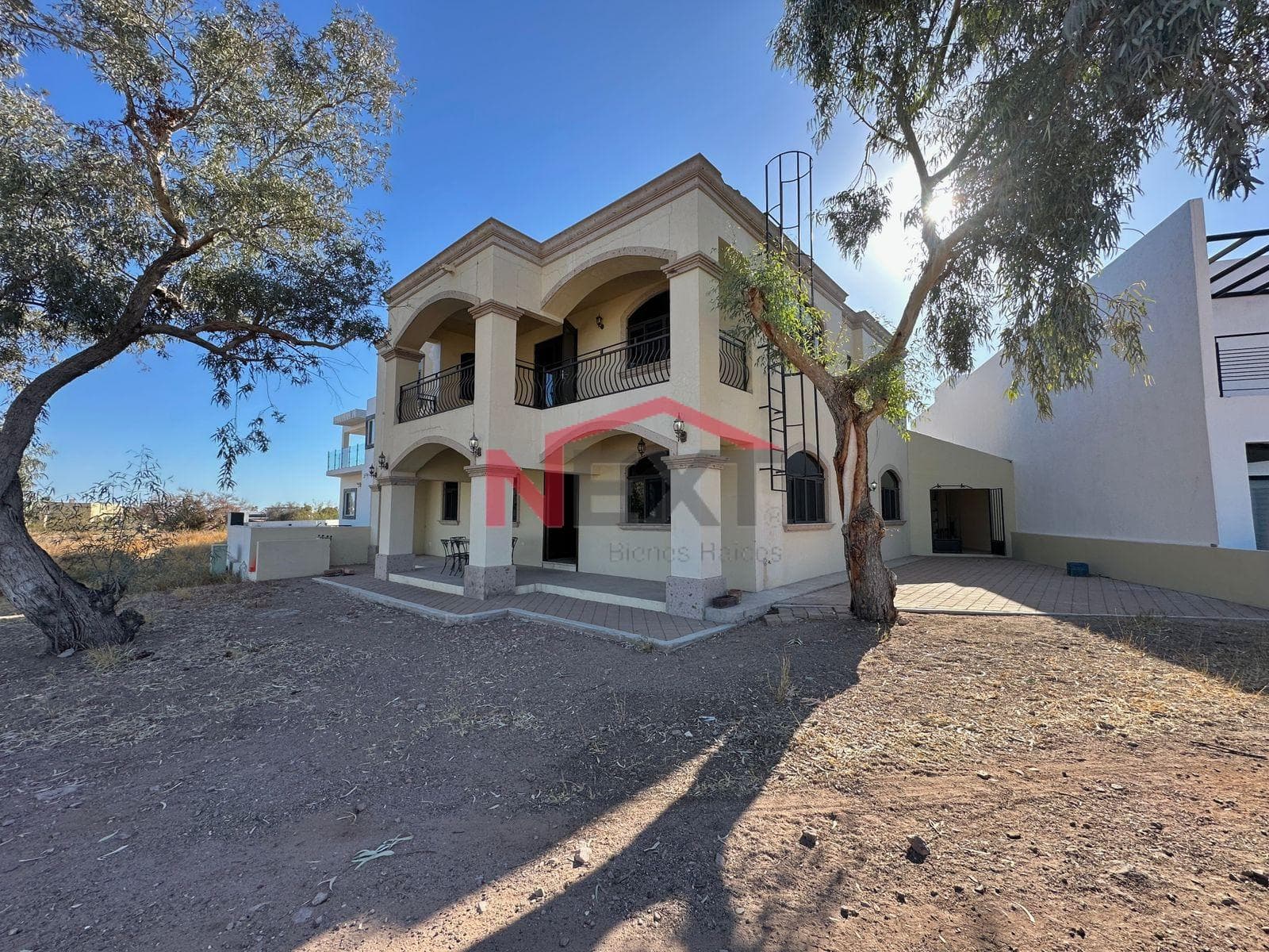 HOUSE FOR SALE AT ROYAL GOLF CLUB SAN CARLOS.