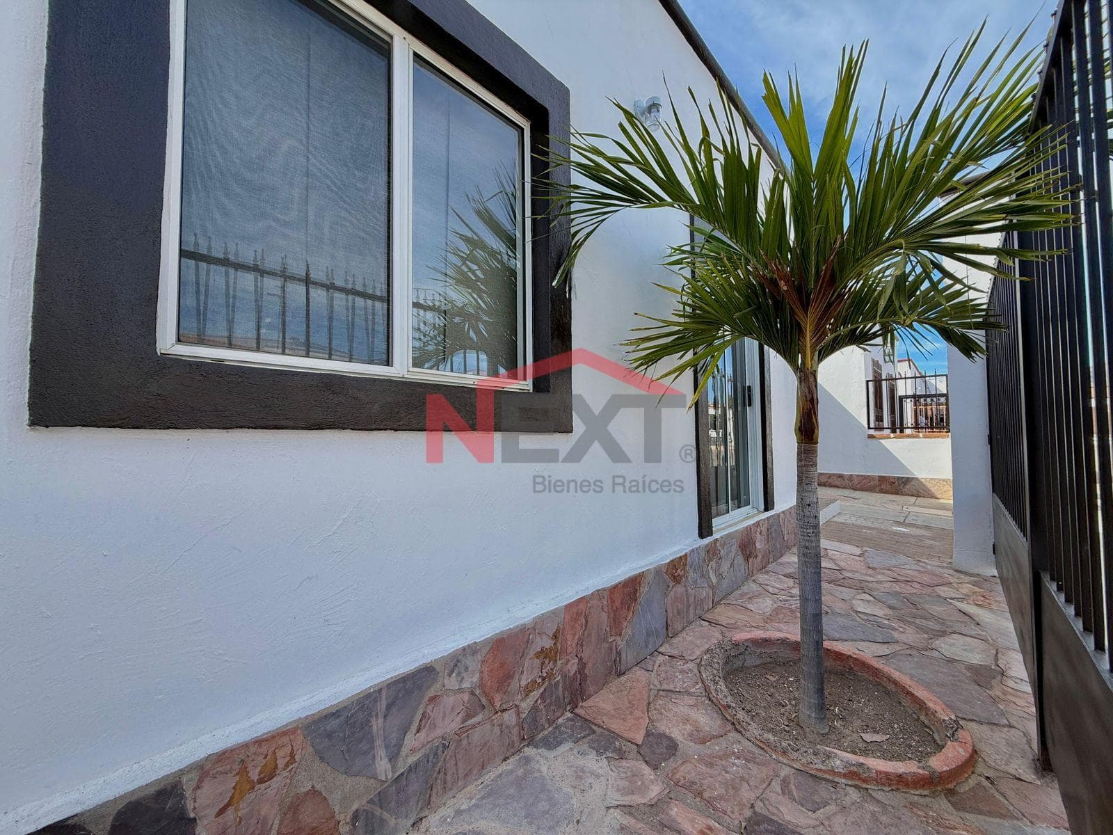 Centrally Located One-Story House in San Carlos