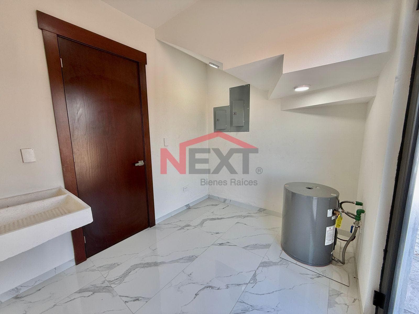 New House Near the Beach with a Pool, Panoramic Terraces, and High-Quality Finishes.