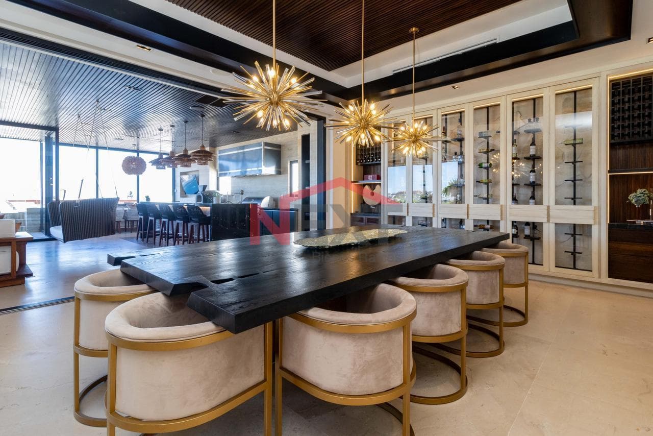 Architectural Residence in a Premium Neighborhood of San Carlos