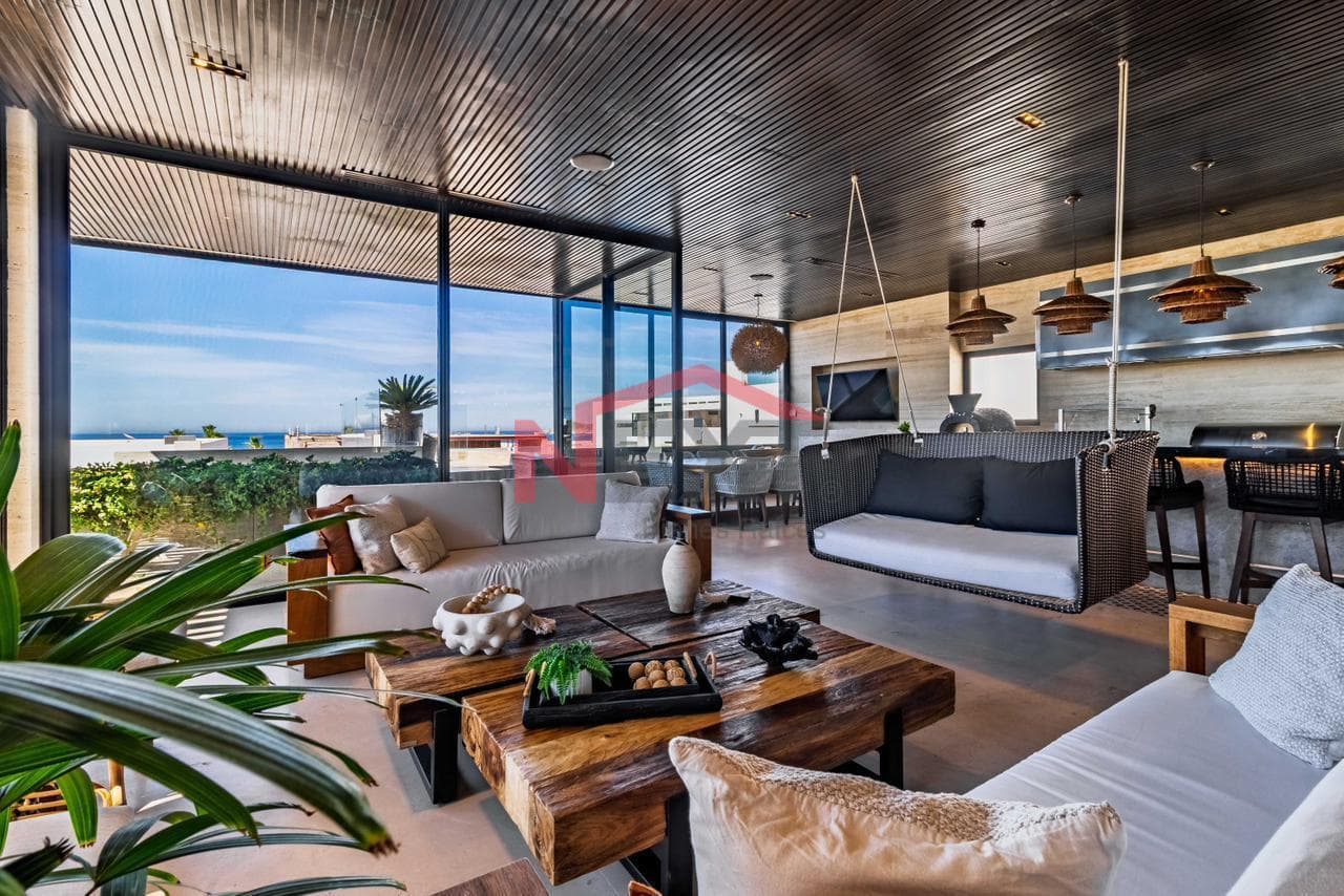 Architectural Residence in a Premium Neighborhood of San Carlos