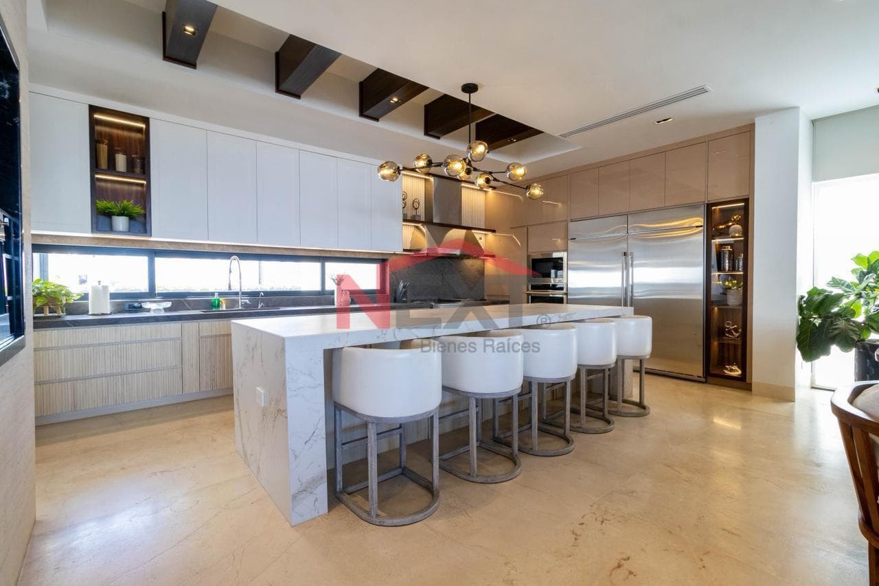 Architectural Residence in a Premium Neighborhood of San Carlos