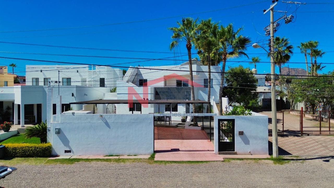 Multi-Family Property with a Pool and a Separate Apartment.
