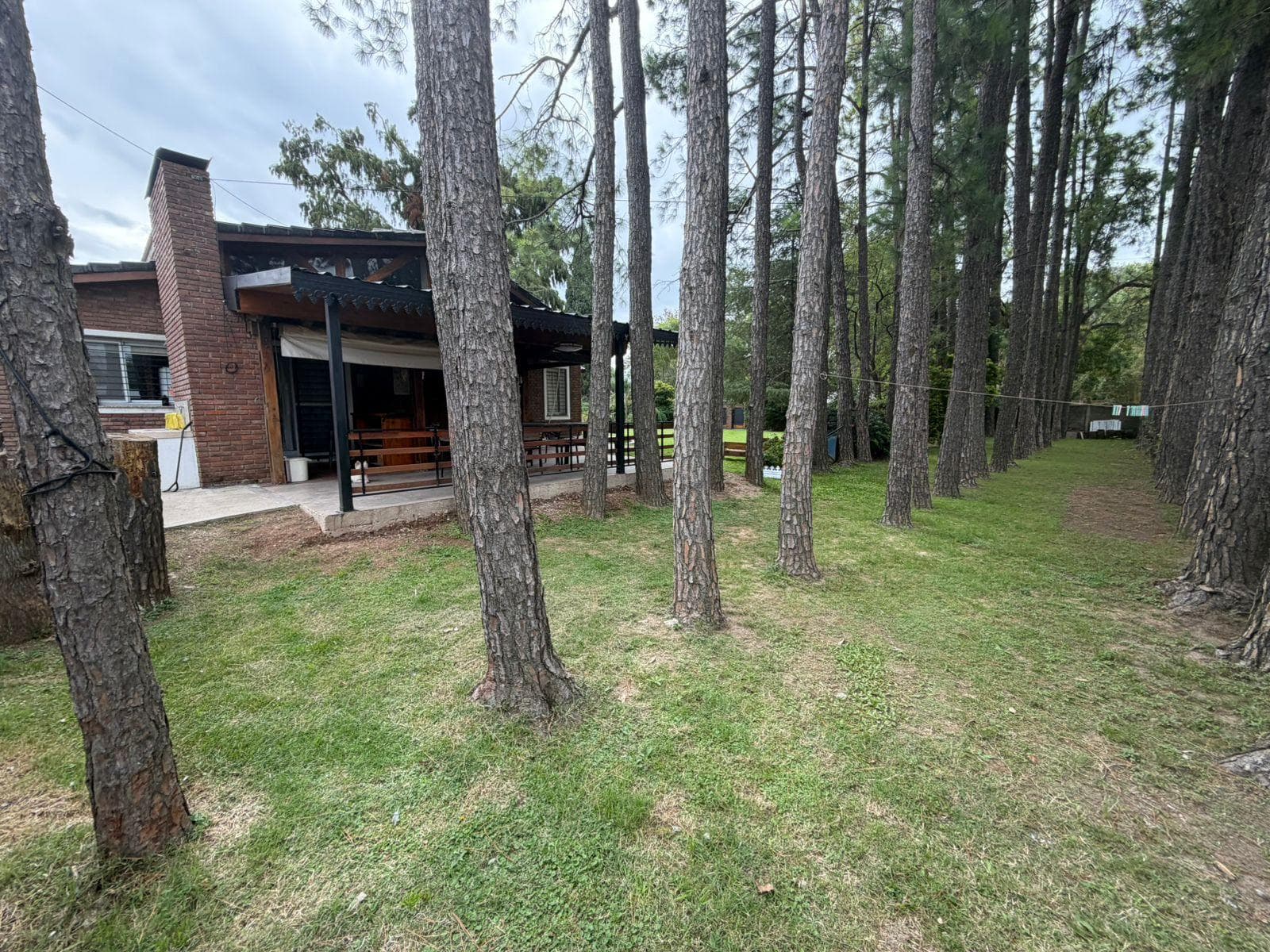 Two-bedroom house in the Don Quijote neighborhood, with a pool, barbecue area, and large yard