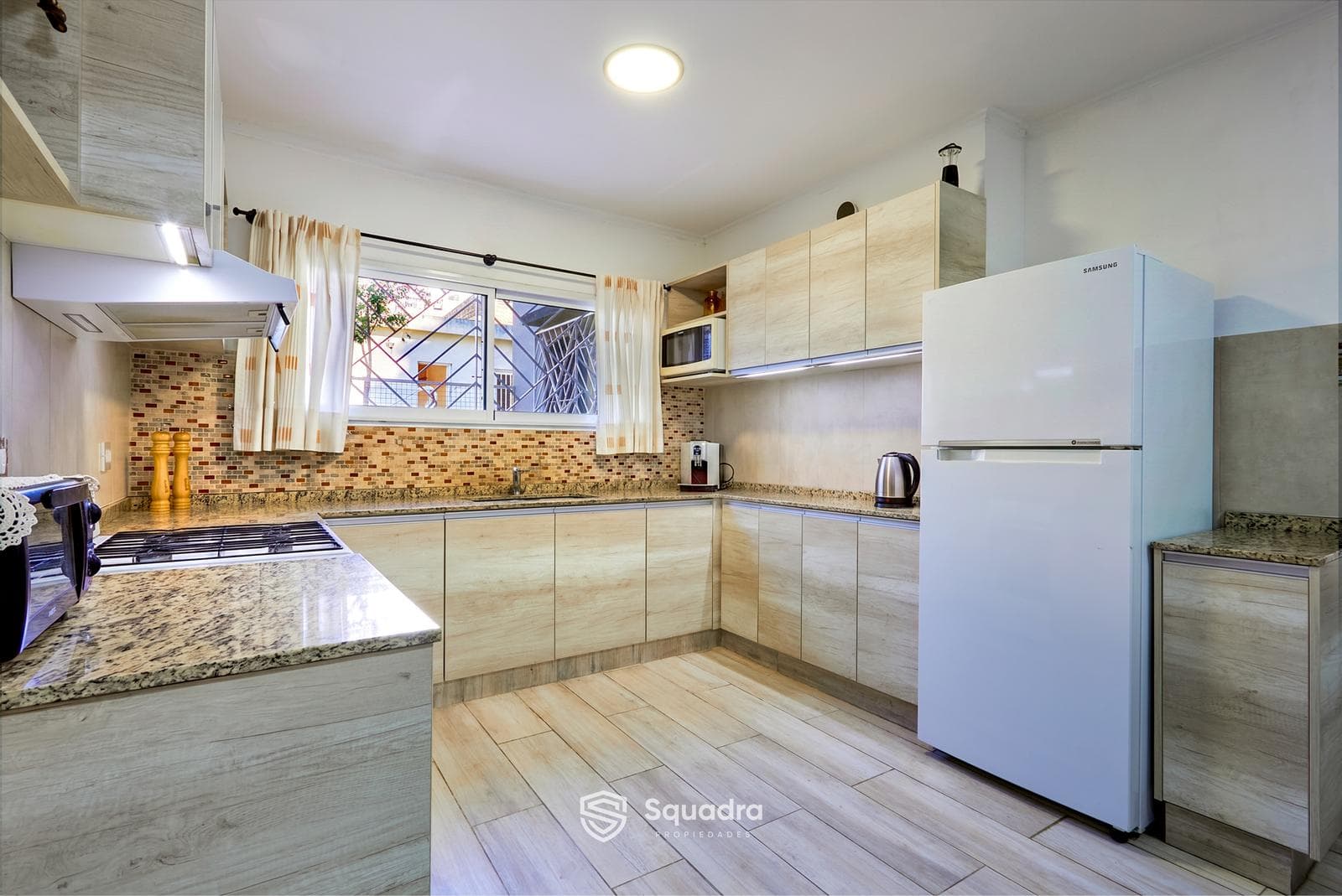 FOR SALE - Three-bedroom house with a garage, a backyard with a pool, and a barbecue area - Arroyito neighborhood, Rosario.