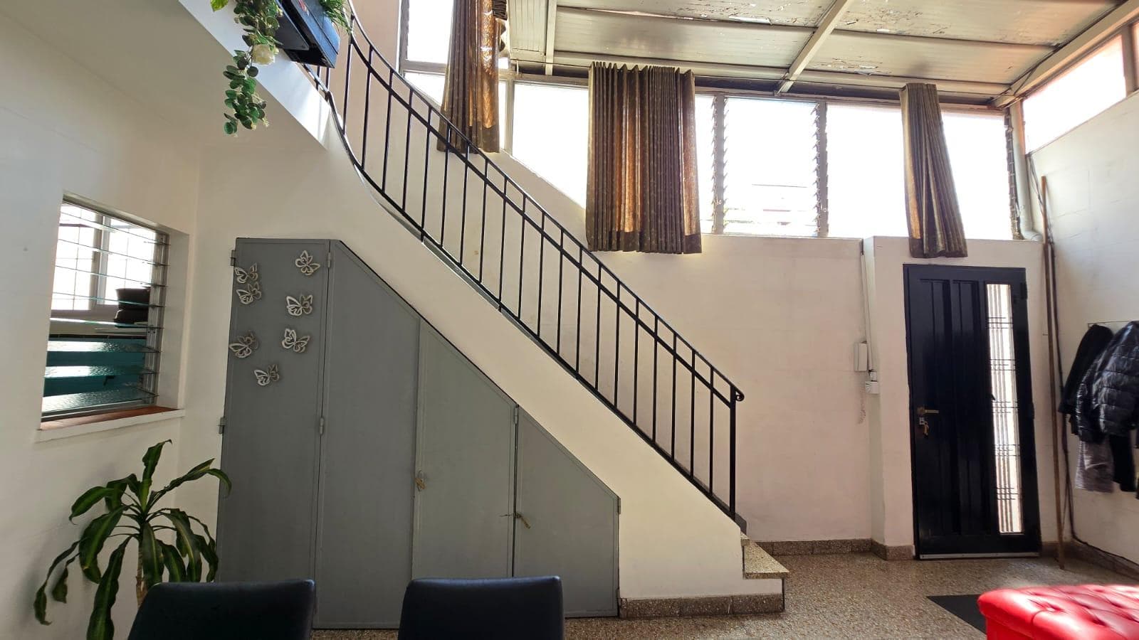 5-room house. Terrace. Flowers