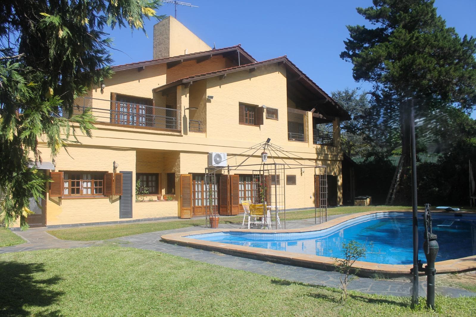 Venta gran Casa en Mapuche, dos lotes frente al Golf