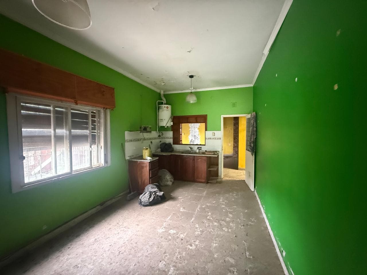 4-ROOM HOUSE FOR SALE IN QUILMES, WITH GARAGE, EZPELETA, ELIGIBLE FOR A LOAN, IN NEED OF RENOVATION!!!