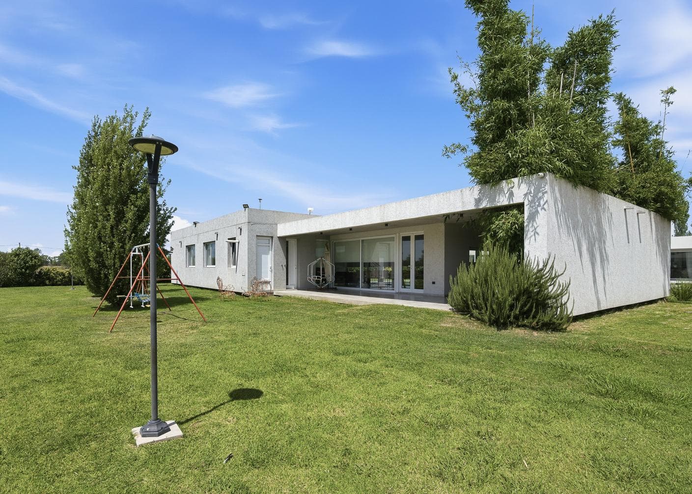 8-room house for sale in Chivilcoy