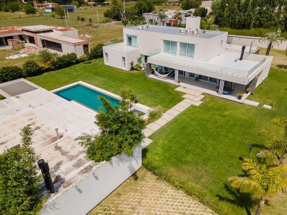 8-room house for sale in Chivilcoy