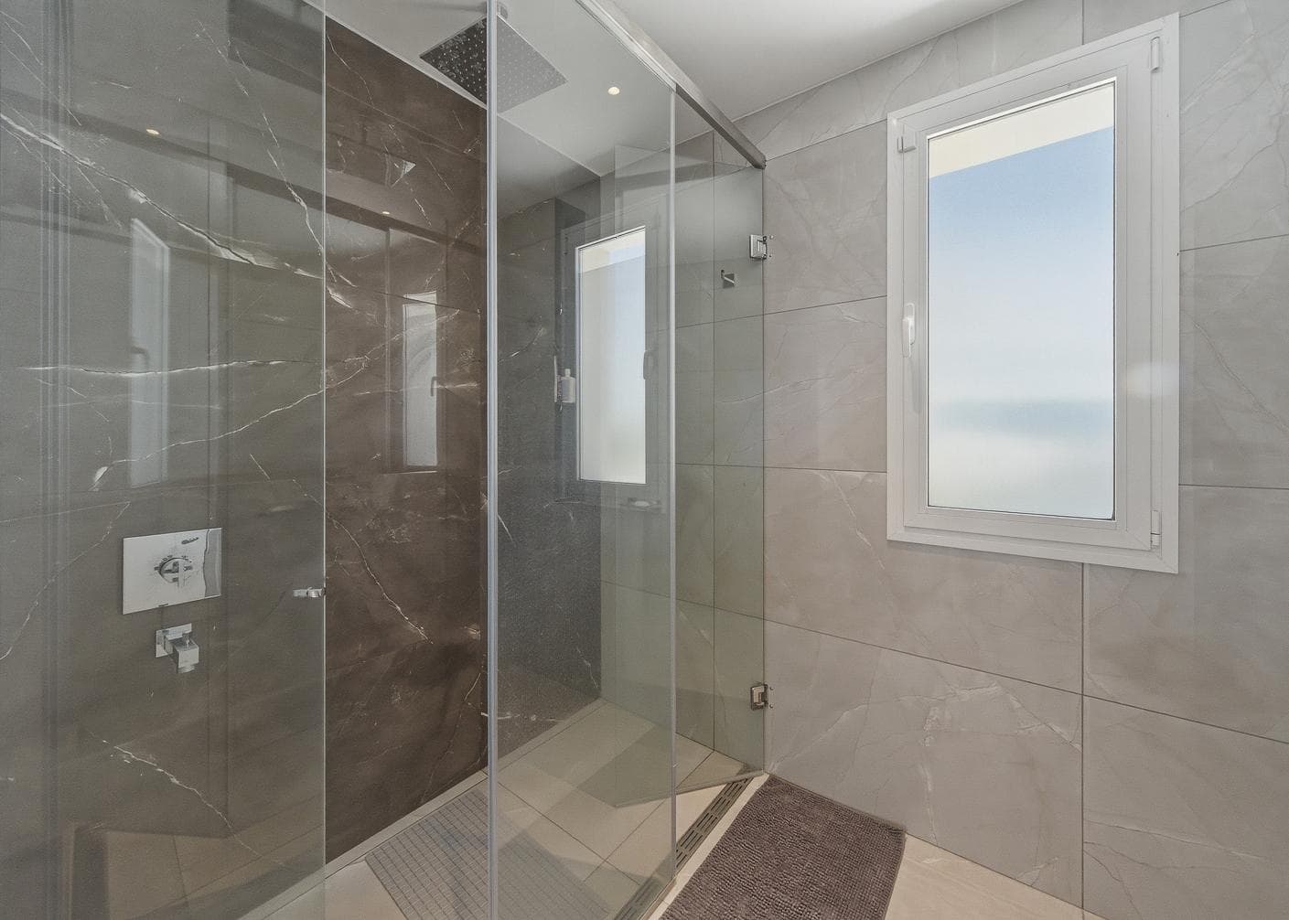8-room house for sale in Chivilcoy