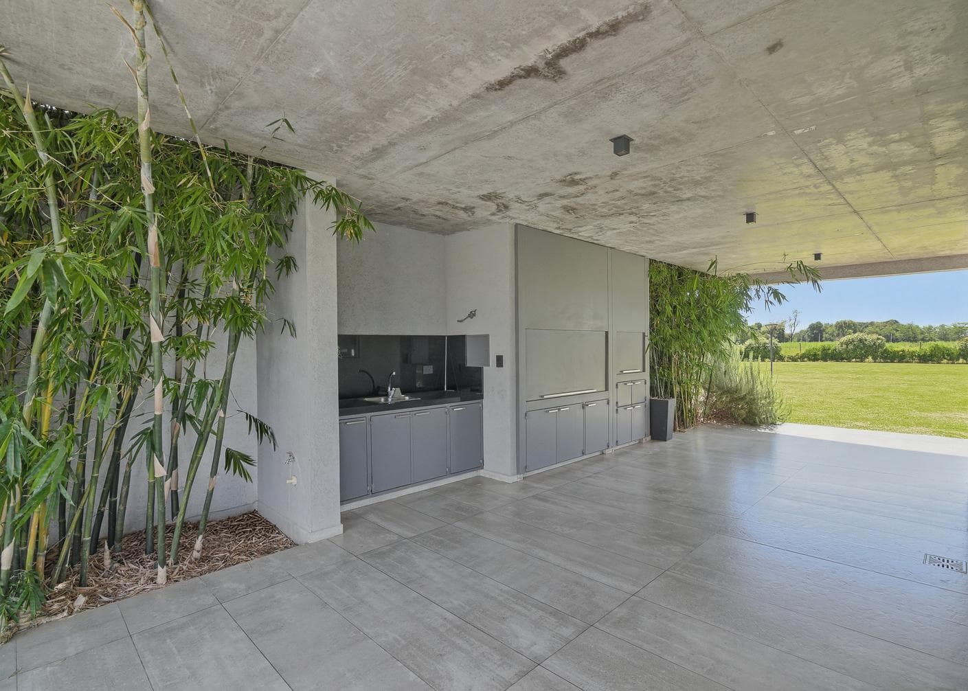8-room house for sale in Chivilcoy
