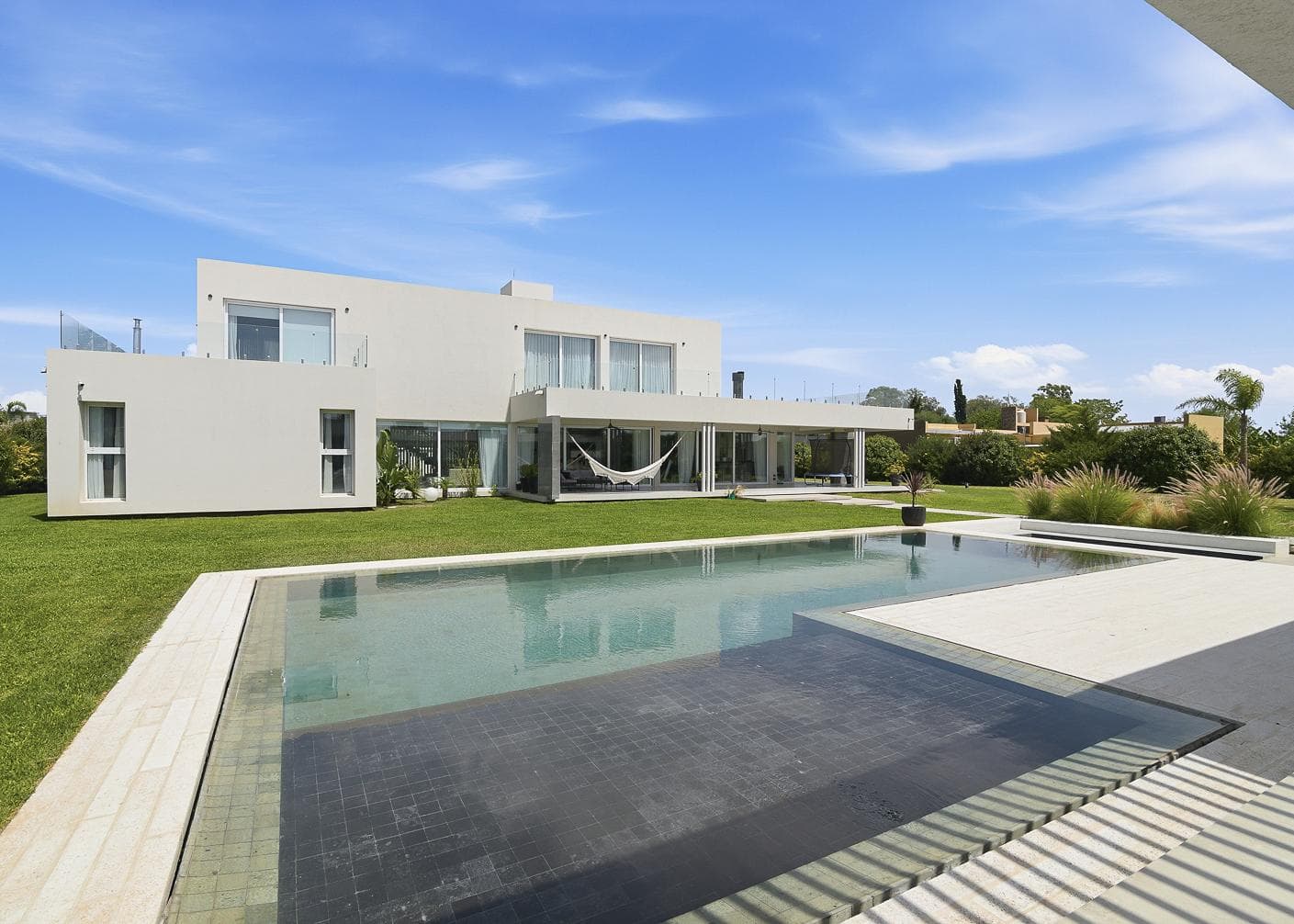 8-room house for sale in Chivilcoy