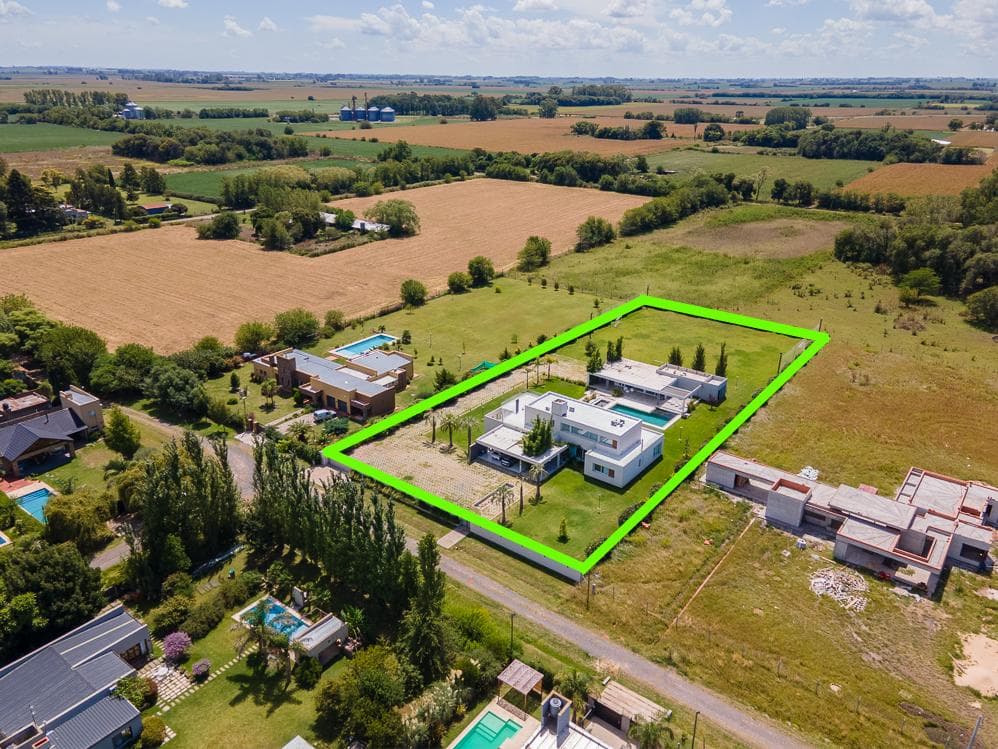8-room house for sale in Chivilcoy