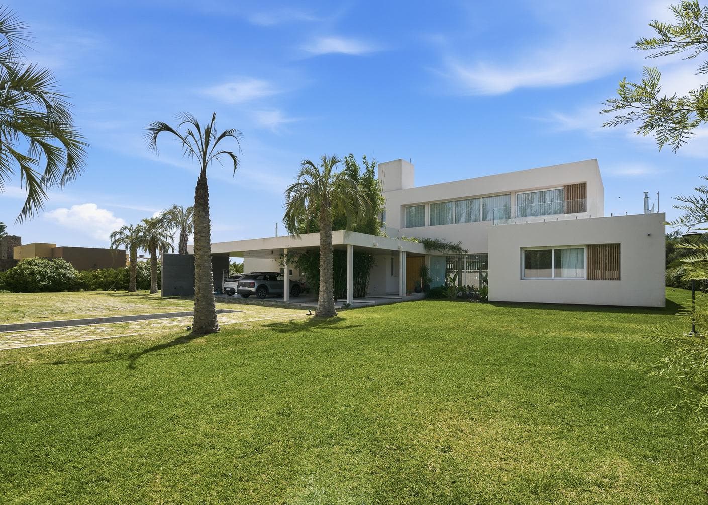 8-room house for sale in Chivilcoy