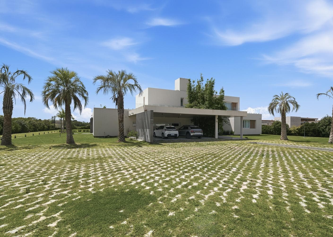 8-room house for sale in Chivilcoy