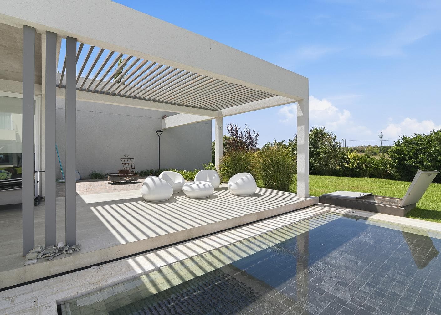 8-room house for sale in Chivilcoy
