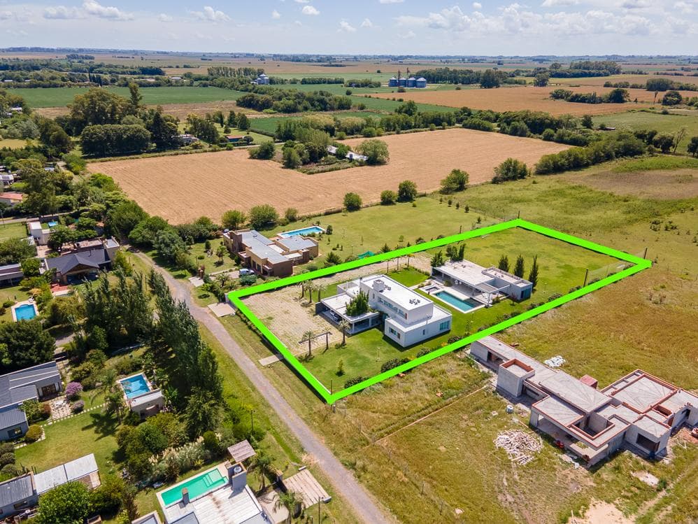 8-room house for sale in Chivilcoy