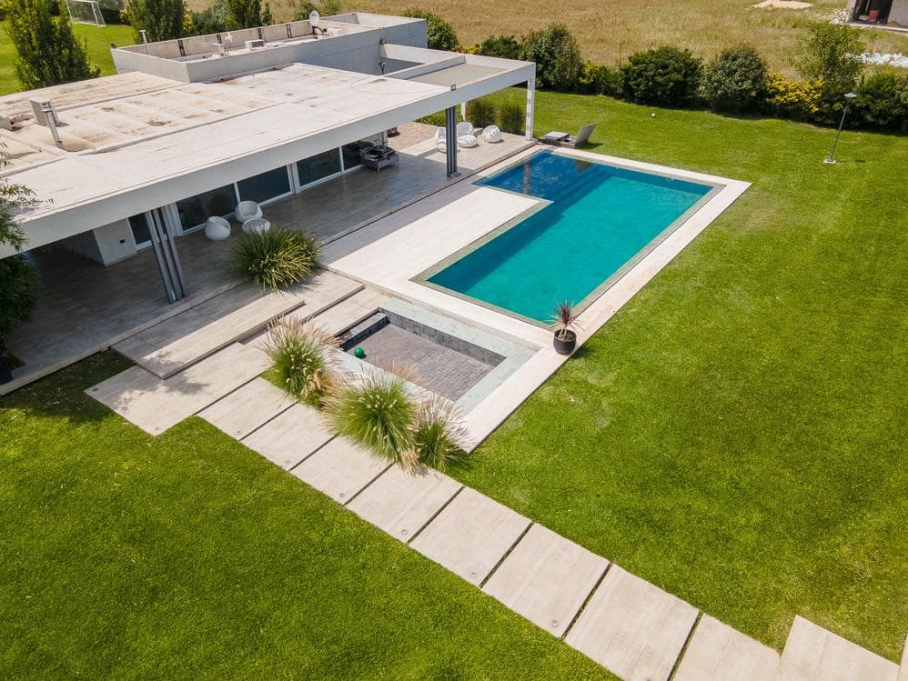 8-room house for sale in Chivilcoy