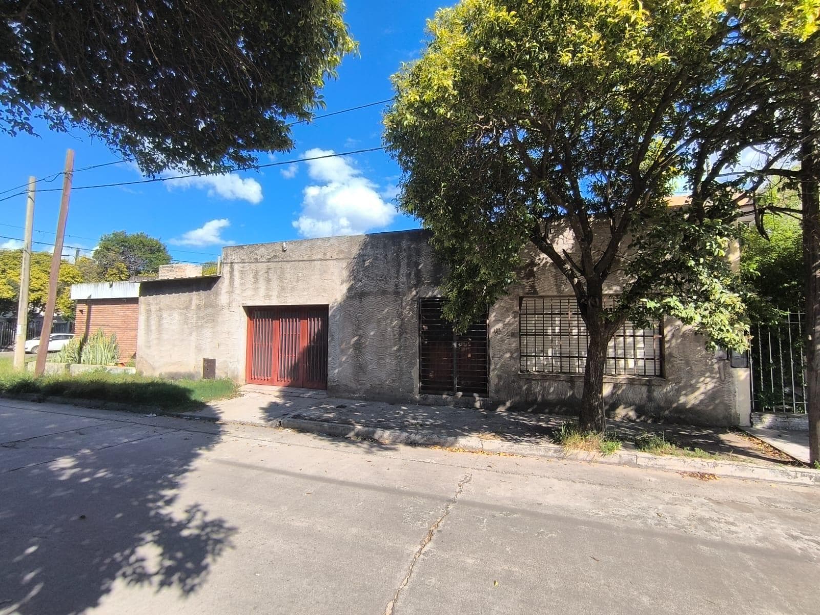 House for sale in Alta Córdoba: three bedrooms, storage room