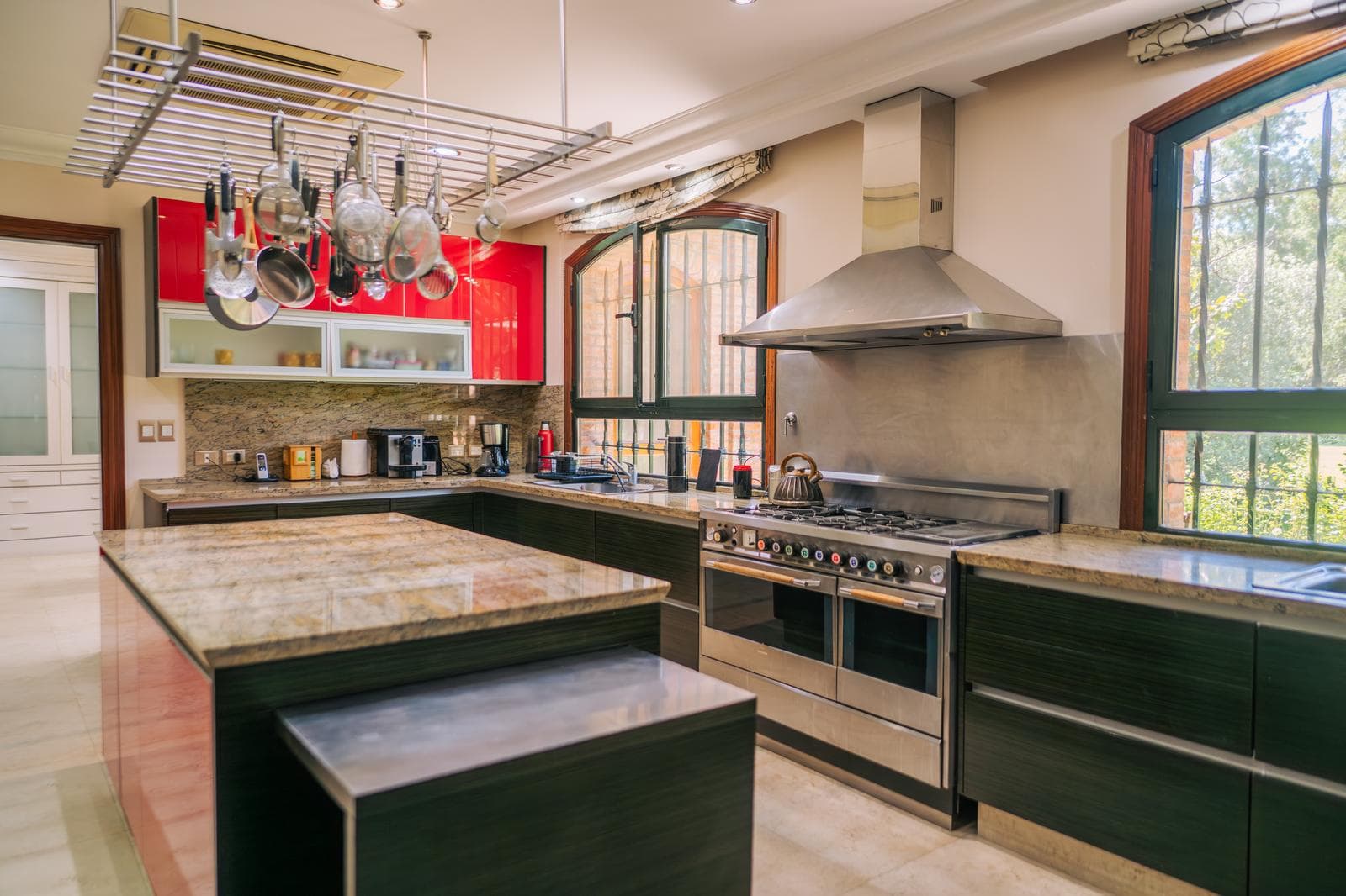 950-square-meter home for sale in Olivos